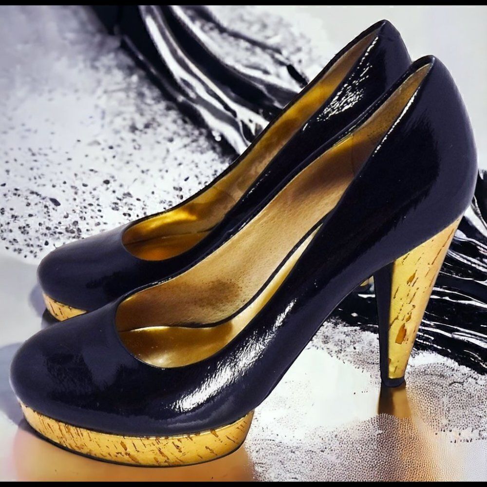Michael Kors black leather distressed gold Heels - Picture 2 of 5